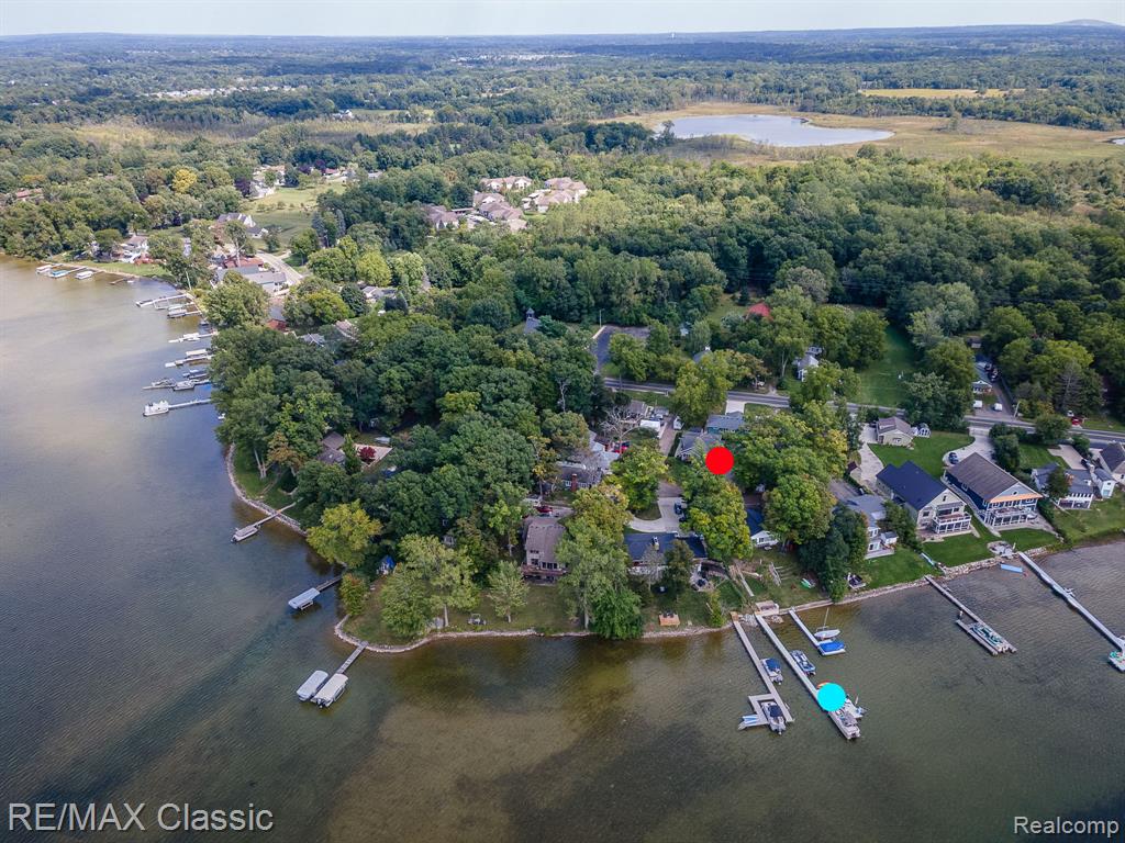 619 E Shore Drive, Whitmore Lake, MI 48189