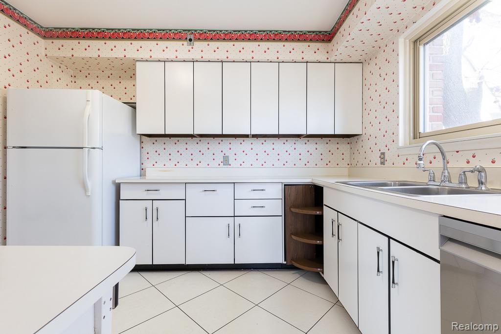 4047 W MAPLE Road, Bloomfield Hills, MI — Photo 12