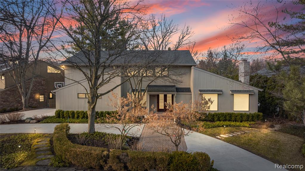 4695 Maura Lane, West Bloomfield, MI 48323