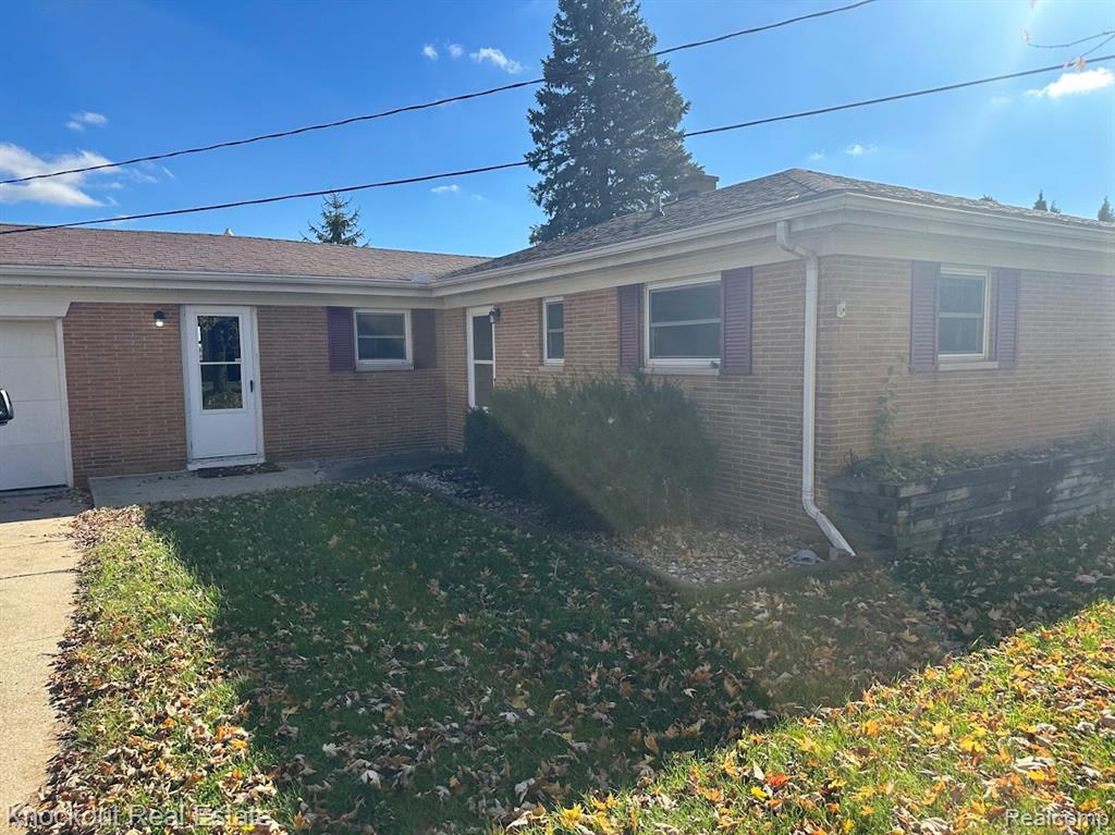 5030 Kenora Drive, Saginaw, MI 48604 — front exterior