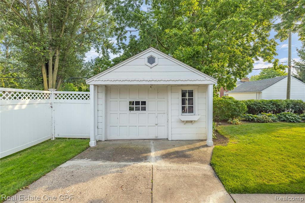 438 Colonial Court, Grosse Pointe Farms, MI 48236 — Photo 32