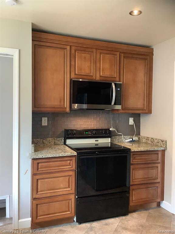 8953 NIVER Avenue, Allen Park, MI 48101 — Photo 4