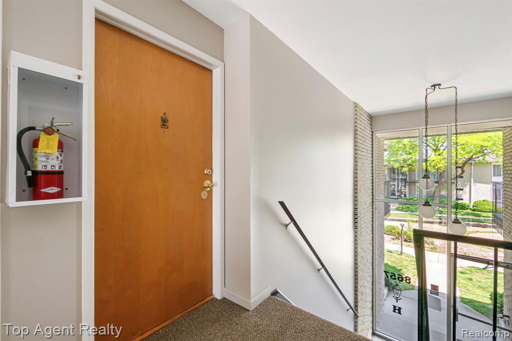 8657 Kennedy Circle, Warren, MI 48093 — Photo 2