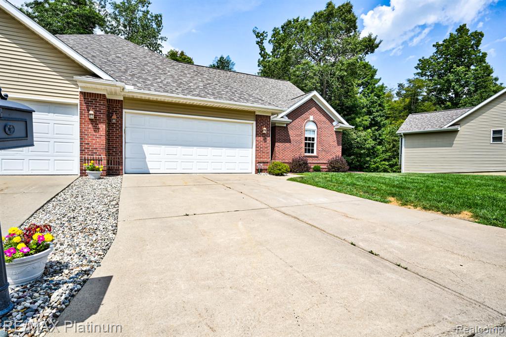 5512 Hidden Oaks Circle, Linden, MI 48451 — Photo 2