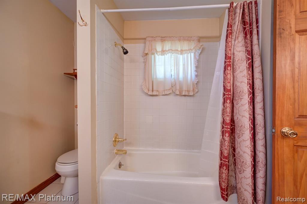 7062 South Fork Drive, Swartz Creek, MI 48473 — Photo 33