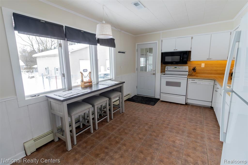 529 N Watkins, Perry, MI 48872 — Photo 13