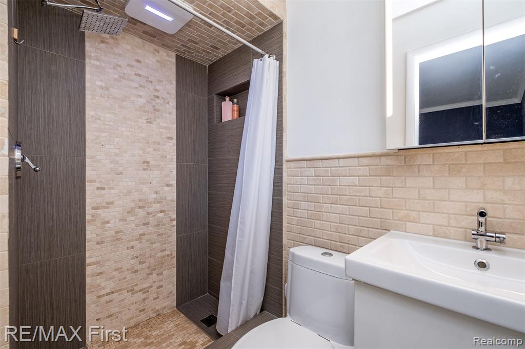 905 W Parker Avenue, Madison Heights, MI 48071 — Photo 35