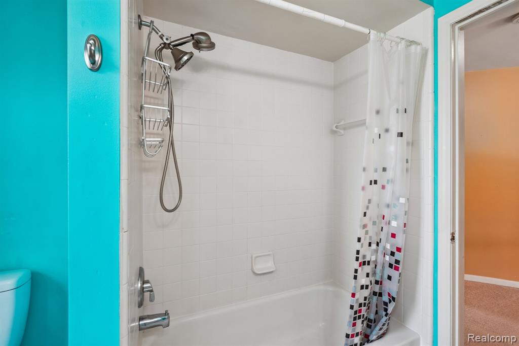 45896 Lathum Drive, Novi, MI — Photo 38