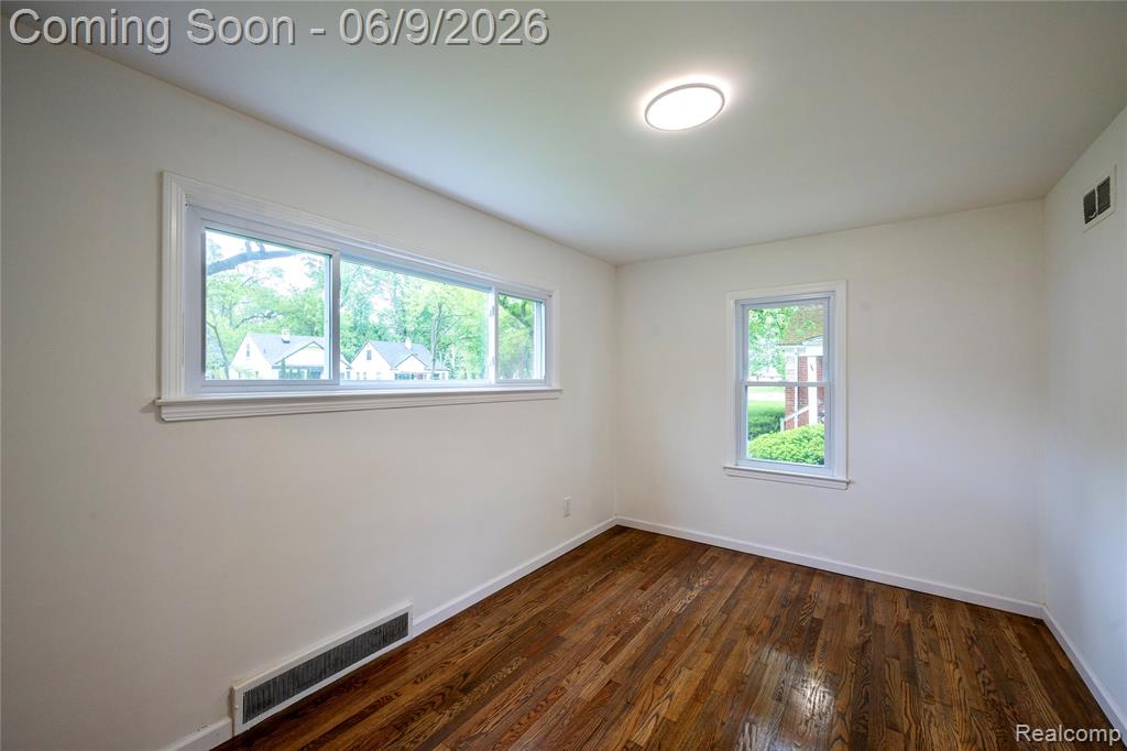 24221 Cloverlawn Street, Oak Park, MI 48237 — Photo 12