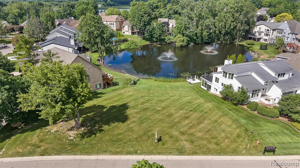 1062 FOREST BAY Drive, Waterford, MI 48328