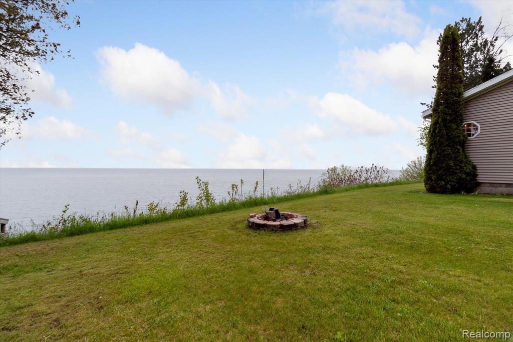 1515 LAKESIDE Drive, Harbor Beach, MI 48441 — Photo 22