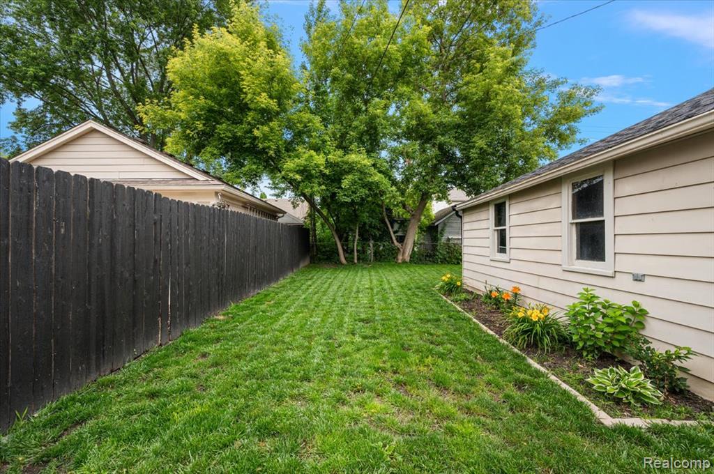 1186 Larkmoor Boulevard, Berkley, MI 48072 — Photo 29