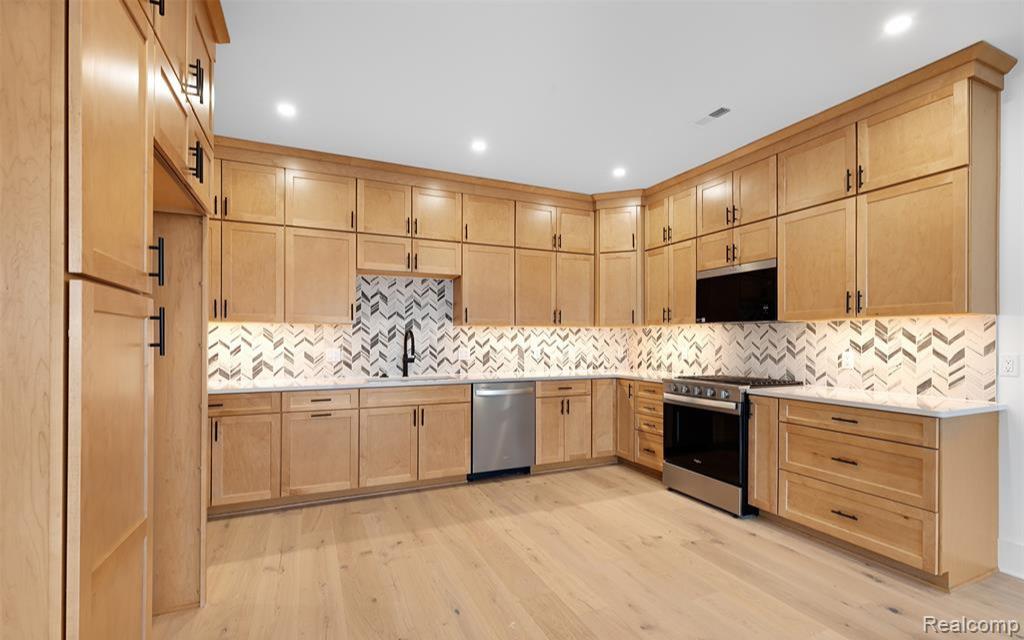 412 S Center Street, Northville, MI 48167 — Photo 9