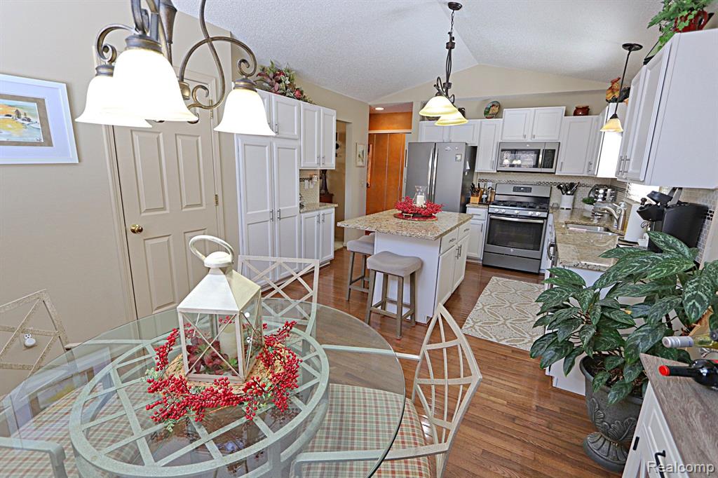 35053 KNOLLWOOD Lane, Farmington Hills, MI 48335 — Photo 30
