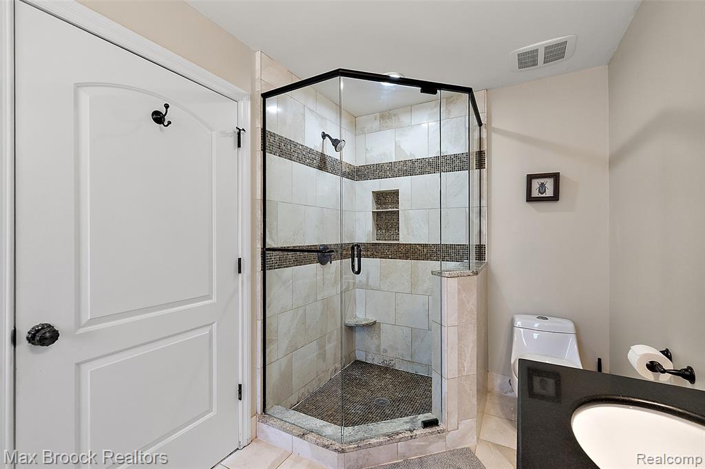 5645 Eastman Boulevard, West Bloomfield, MI 48323 — Photo 15