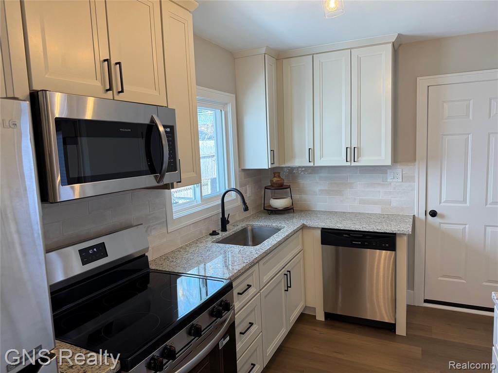 1143 E Harwood Avenue, Madison Heights, MI 48071 — Photo 9