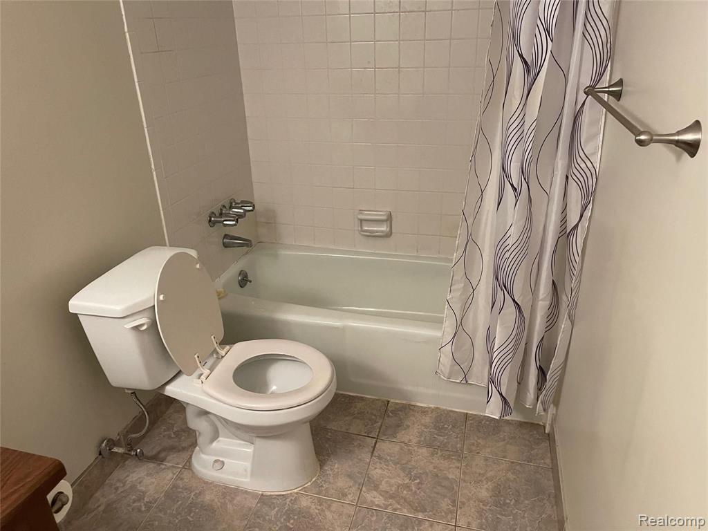 7325 WOODVIEW DR. Unit #4, Westland, MI — Photo 16