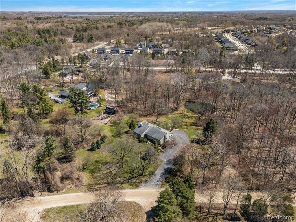 6145 BLUE BEECH Road, Rochester Hills, MI 48306 — Photo 9