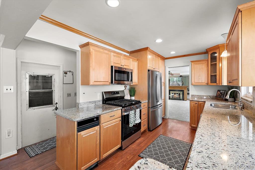 25651 S River Road, Harrison Township, MI — Photo 11