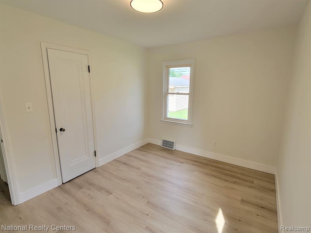 9968 Cavell Street, Livonia, MI 48150 — Photo 11