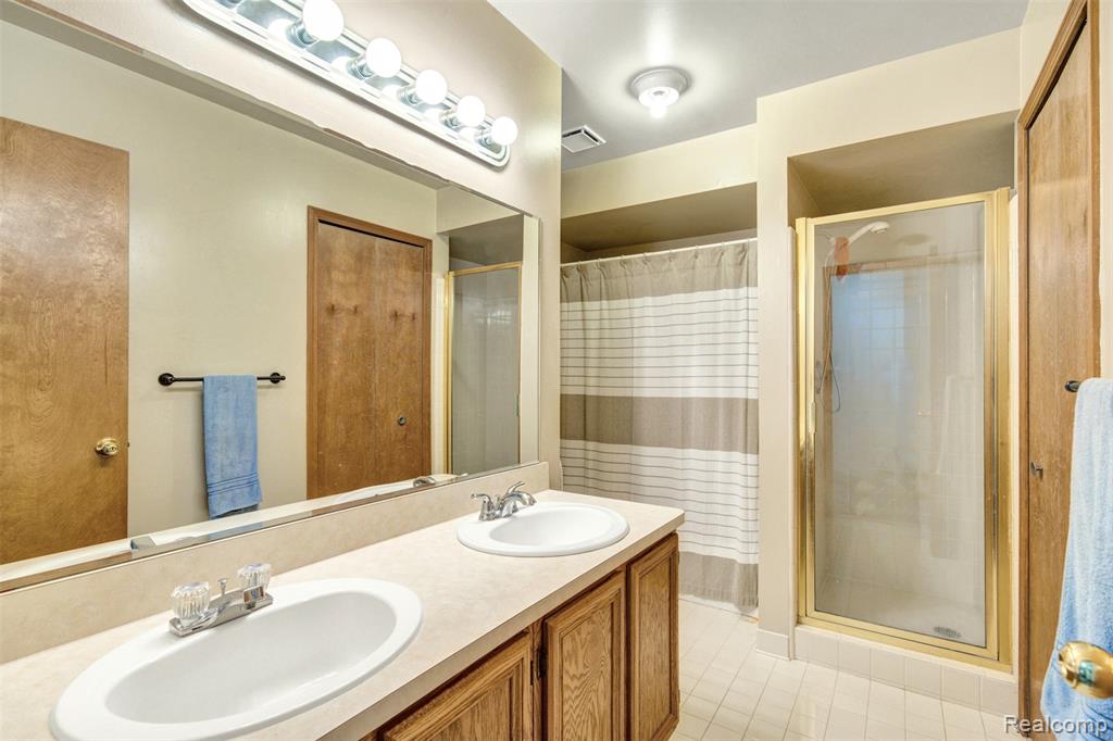 6942 Norton Drive, Troy, MI 48085 — Photo 25