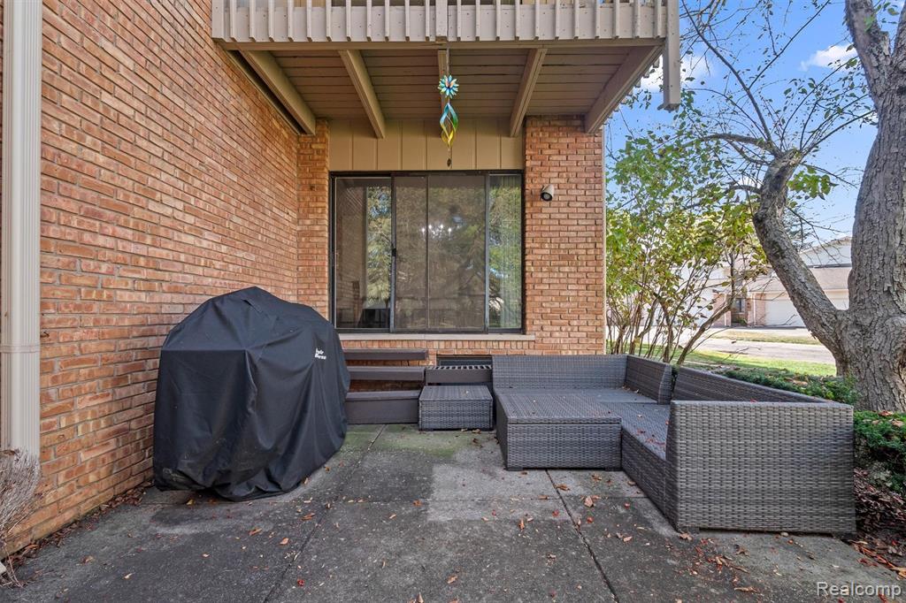 7114 Pebble Park Drive, West Bloomfield, MI — Photo 27