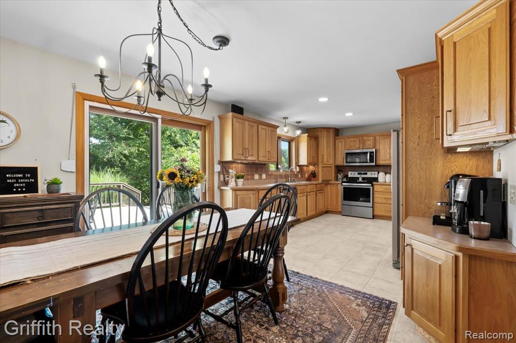 6531 Catalpa Drive, Brighton, MI 48116 — Photo 7