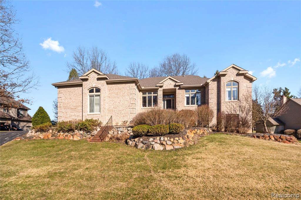 9833 Rolling Greens Drive, Pinckney, MI 48169 — front exterior