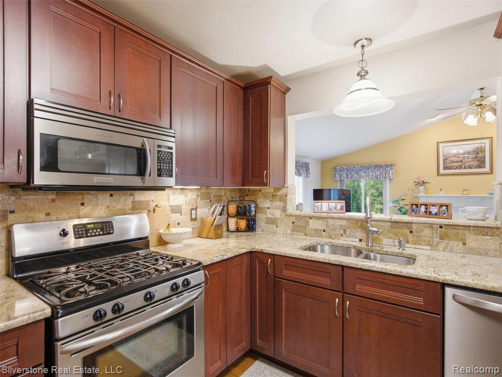6577 Edith Court, Troy, MI 48085 — Photo 25