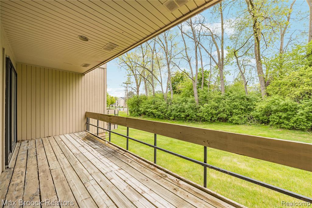 7432 Azalea Court, West Bloomfield, MI — Photo 26