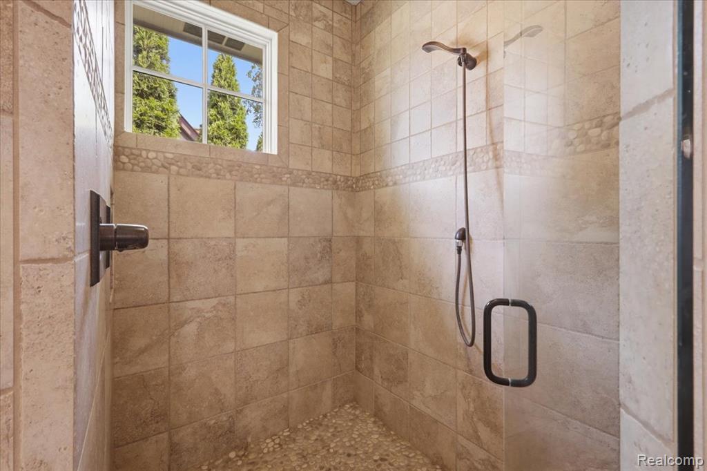 8665 Lakeview Boulevard, Clarkston, MI 48348 — Photo 30