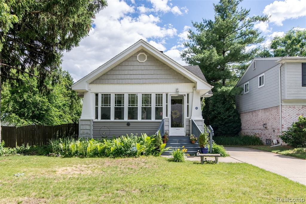 140 E Lawrence Avenue, Royal Oak, MI 48073