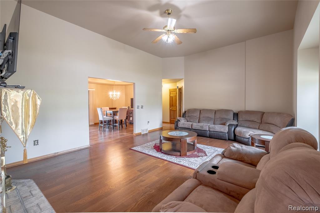 5005 Cedarbrook Drive, Saginaw, MI 48603 — Photo 4