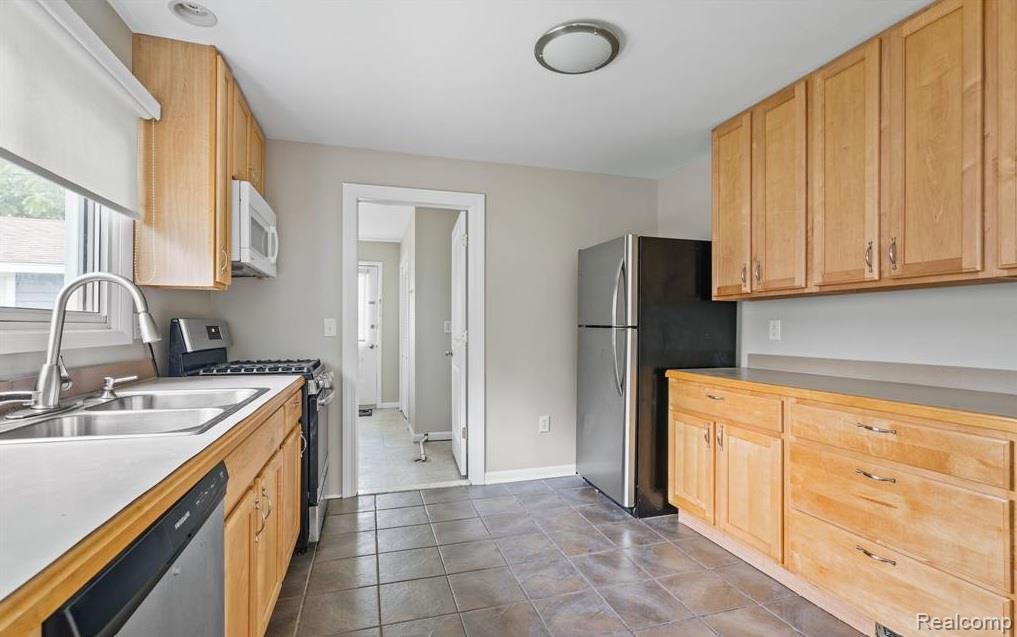 6368 Hermana Road, West Bloomfield, MI 48324 — Photo 9