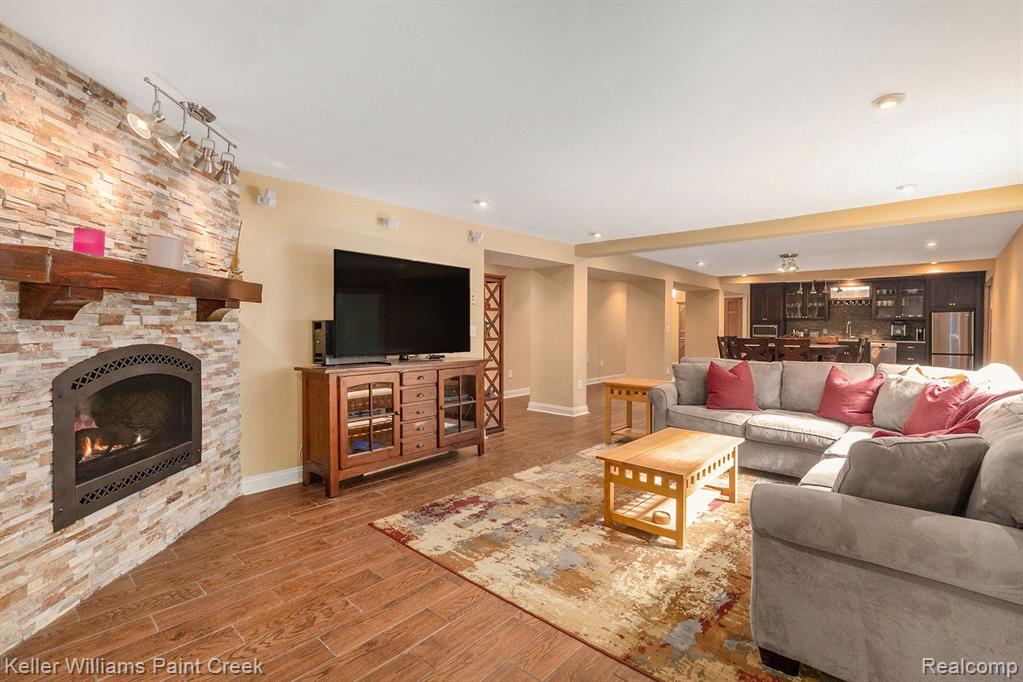 556 ORCHARD RIDGE Drive, Lake Orion, MI 48362 — Photo 24