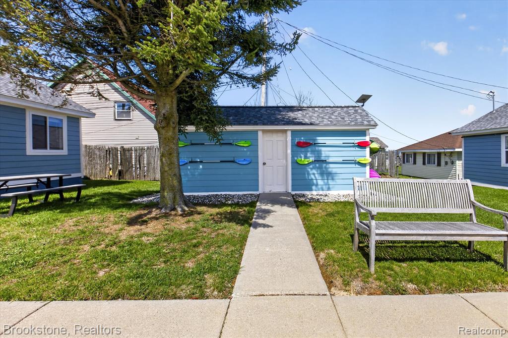 6330 W Houghton Lake Drive, Houghton Lake, MI 48629 — Photo 13
