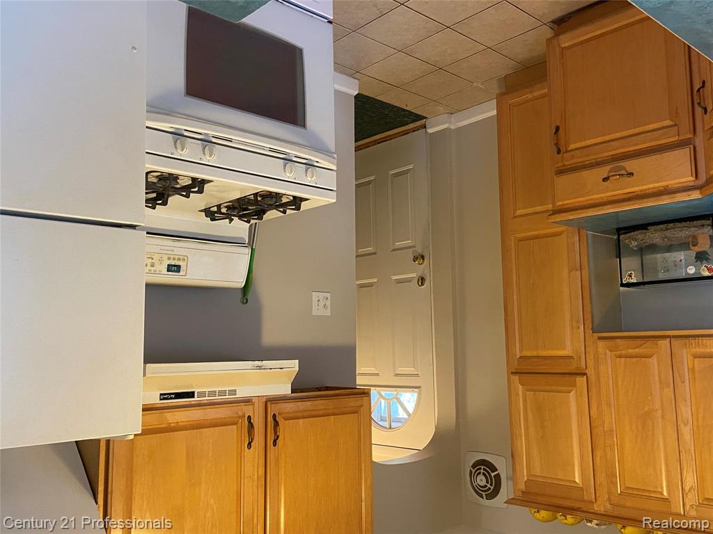 9555 Arcola Street, Livonia, MI 48150 — Photo 7