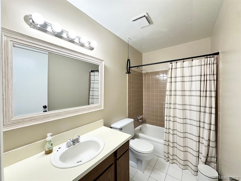 51316 Johns Drive, 14, Chesterfield, MI 48047 — Photo 16