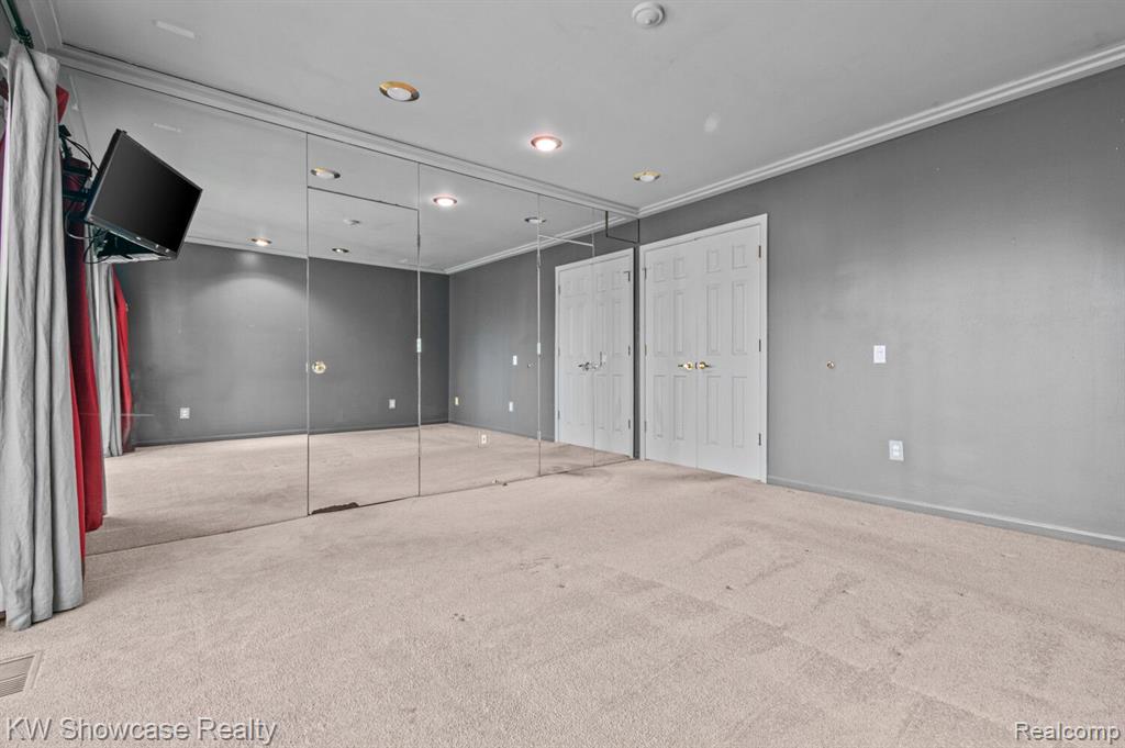 6255 WHISPERING MEADOWS Drive, White Lake, MI 48383 — Photo 33