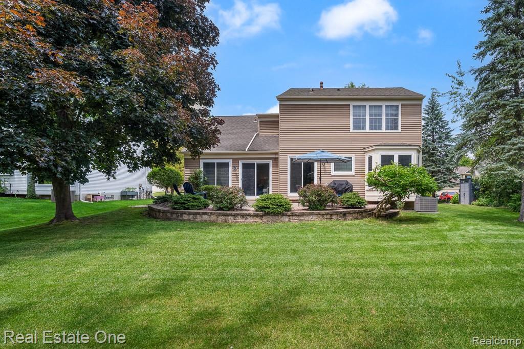 606 Whitney Drive, Rochester Hills, MI 48307 — Photo 37