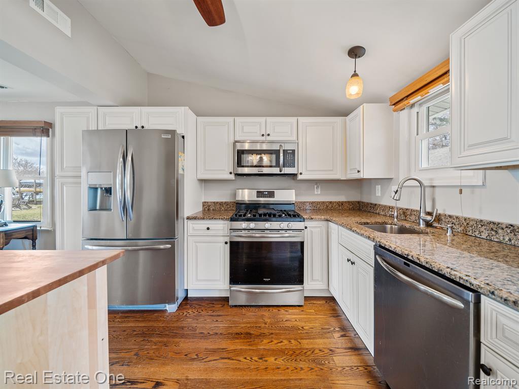 5130 EDGELAKE Drive, Pinckney, MI 48169 — Photo 4