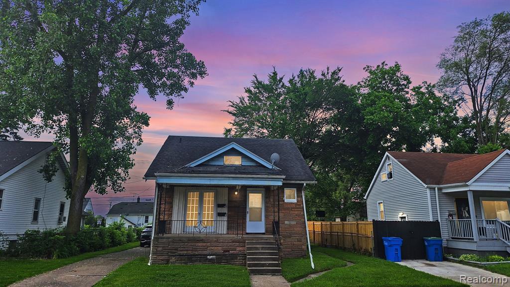 7604 JACKSON Avenue, Warren, MI 48091 — front exterior