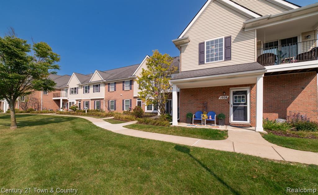 1032 SHIAWASSEE Circle, Howell, MI 48843 — Photo 2