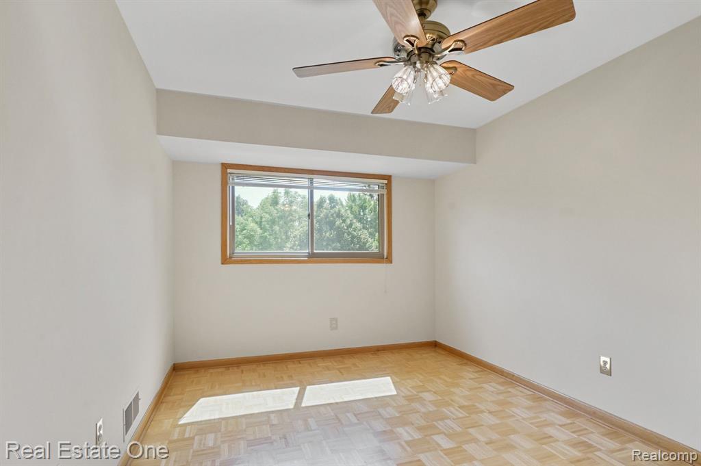3856 Old Creek Road, 25, Troy, MI 48084 — Photo 28