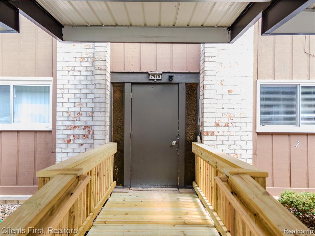 7570 WOODVIEW Street, Westland, MI — Photo 4