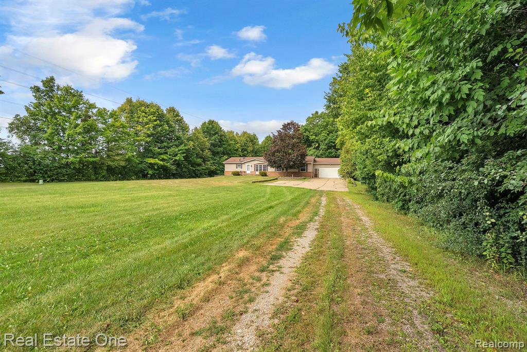 72021 Romeo Plank Road, Armada, MI — Photo 9