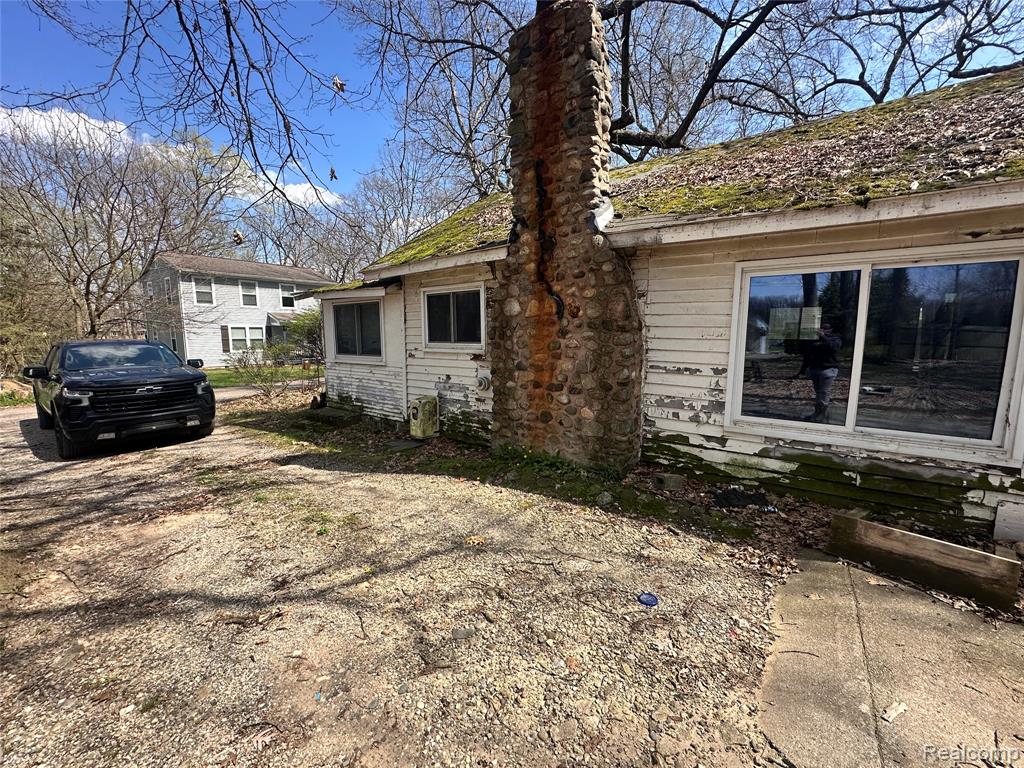 235 Woodbine Drive, Milford, MI 48380 — Photo 56