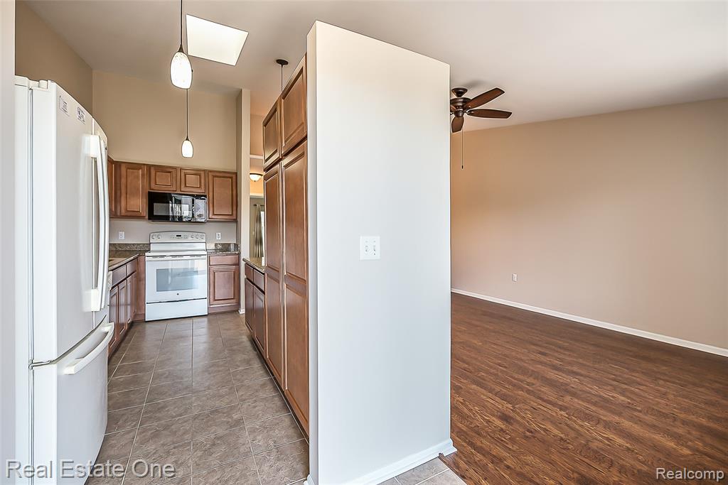 61726 VALLEY FORGE, South Lyon, MI 48178 — Photo 6