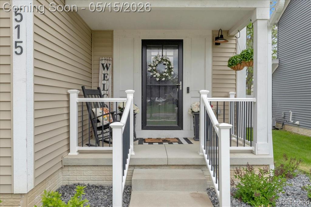 515 S Winding Drive, Waterford, MI 48328 — Photo 2