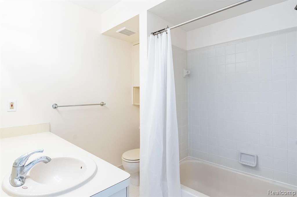 4230 BRECKENRIDGE Drive, West Bloomfield, MI — Photo 17
